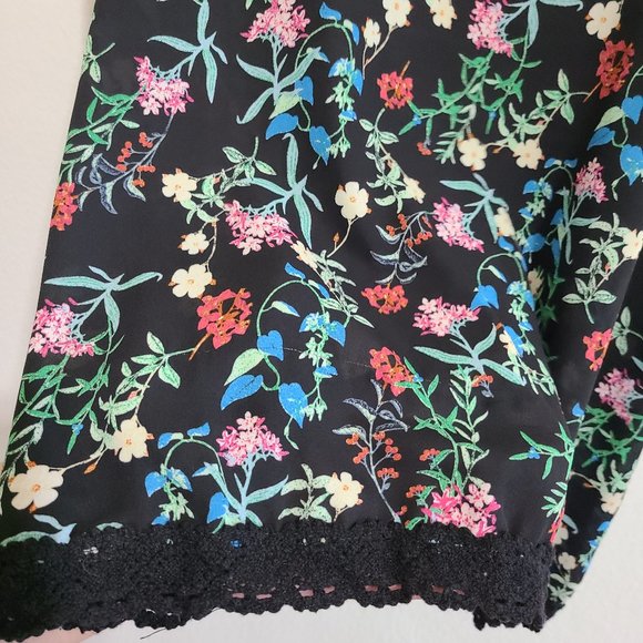 3/$20 💕 Paper Crane Floral Lace Wrap Back Sleeveless Top, Medium - Picture 2 of 9